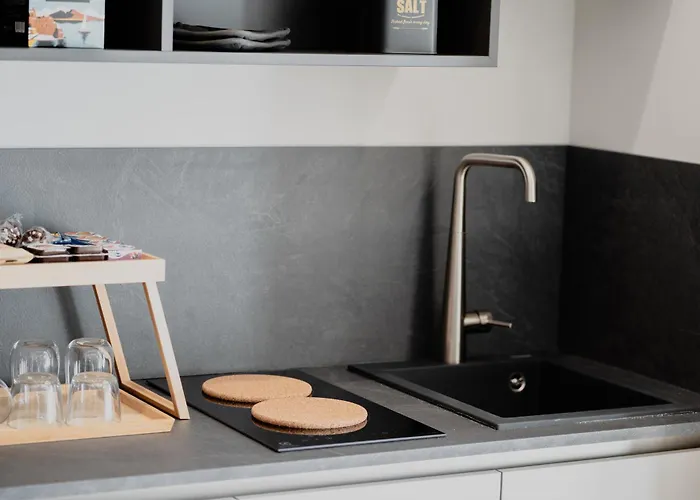 ゲストハウス Dimoramare 3*